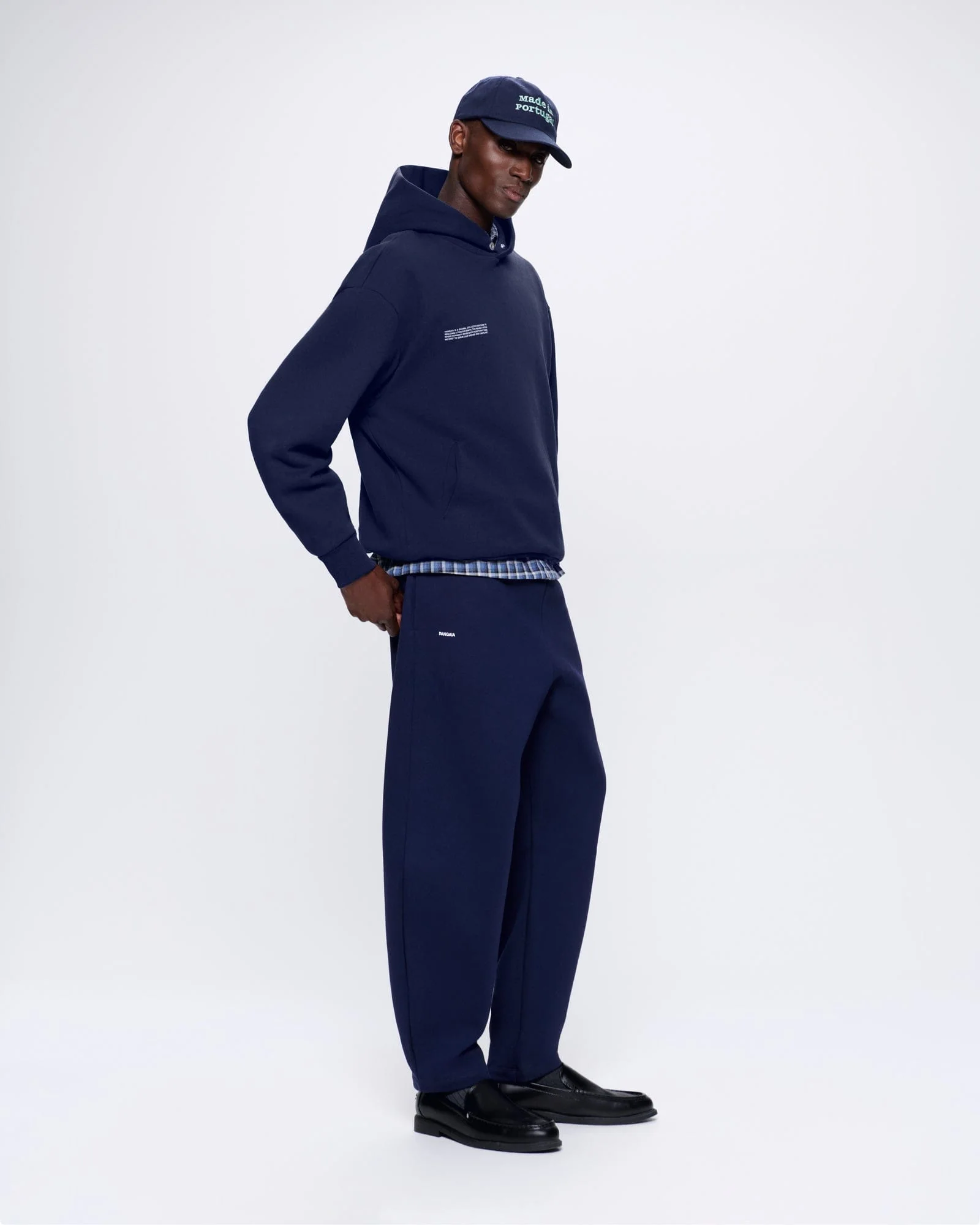 Mens DNA Barrel-Leg Track Pants—navy